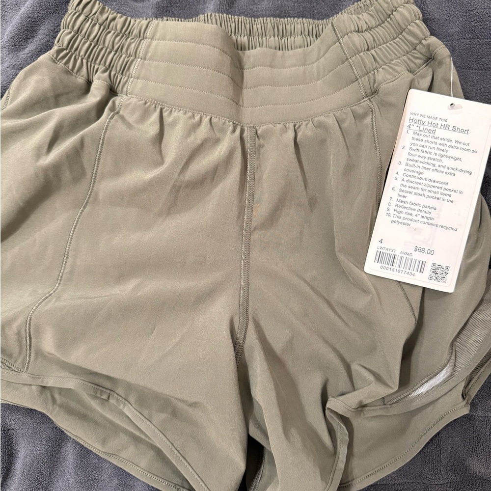 NWT Lululemon Hotty Hot Short size 4